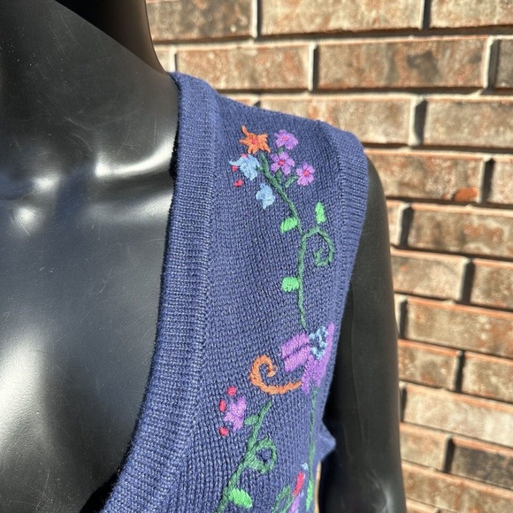 Studio Collections Sweater Vest Womens Size Medium Floral Embroidered‎ Knit Blue - Picture 4 of 12